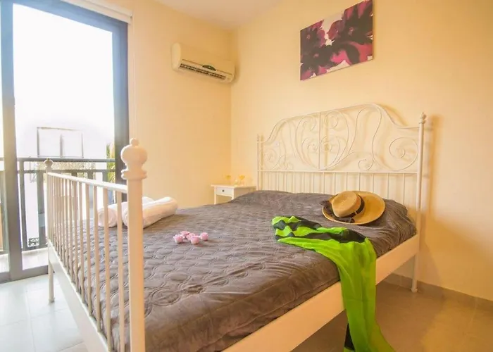 Allium Villa Protaras